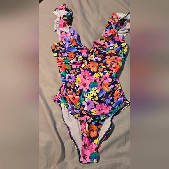 SOLD. CUPSHE Women's Ruffled One Piece #538 - Picture 2 of 11